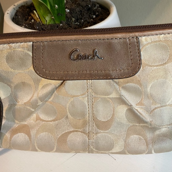 Coach wristlet - Picture 2 of 4